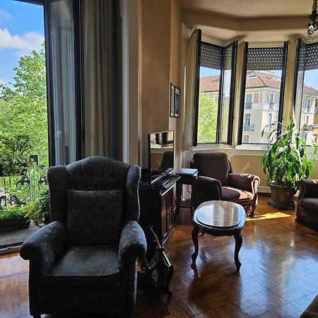 Homegallery - Elegante Appartamento Milanese Eksteriør billede
