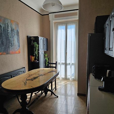 Homegallery - Elegante Appartamento Milanese Eksteriør billede