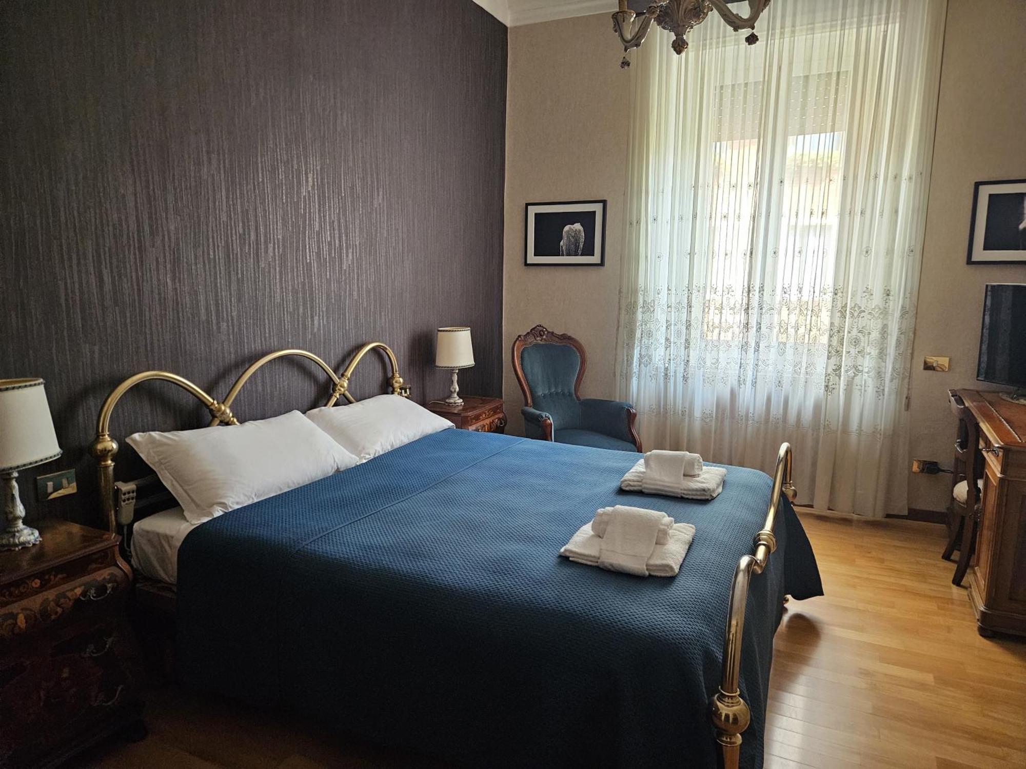 Homegallery - Elegante Appartamento Milanese Eksteriør billede