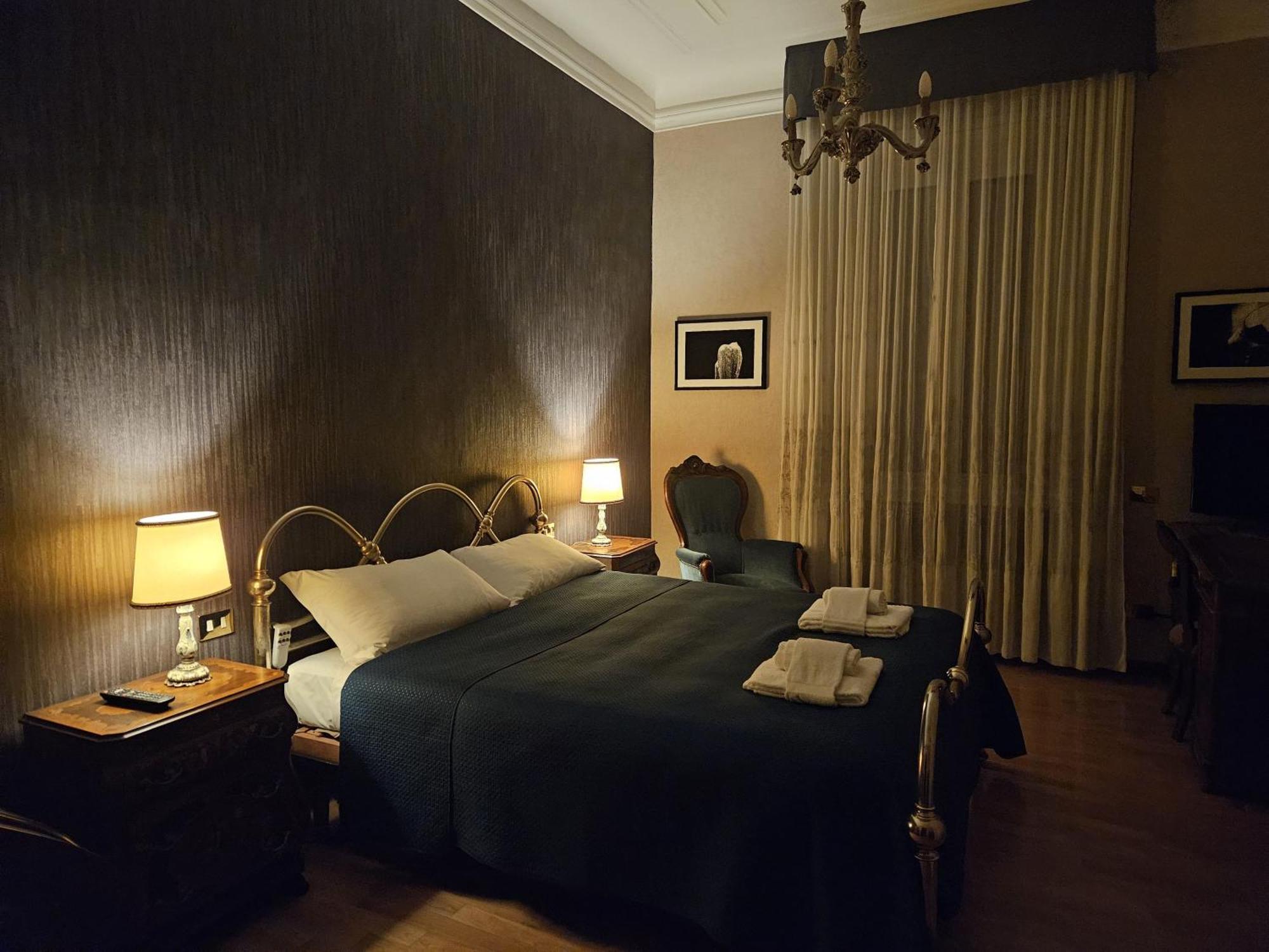 Homegallery - Elegante Appartamento Milanese Eksteriør billede