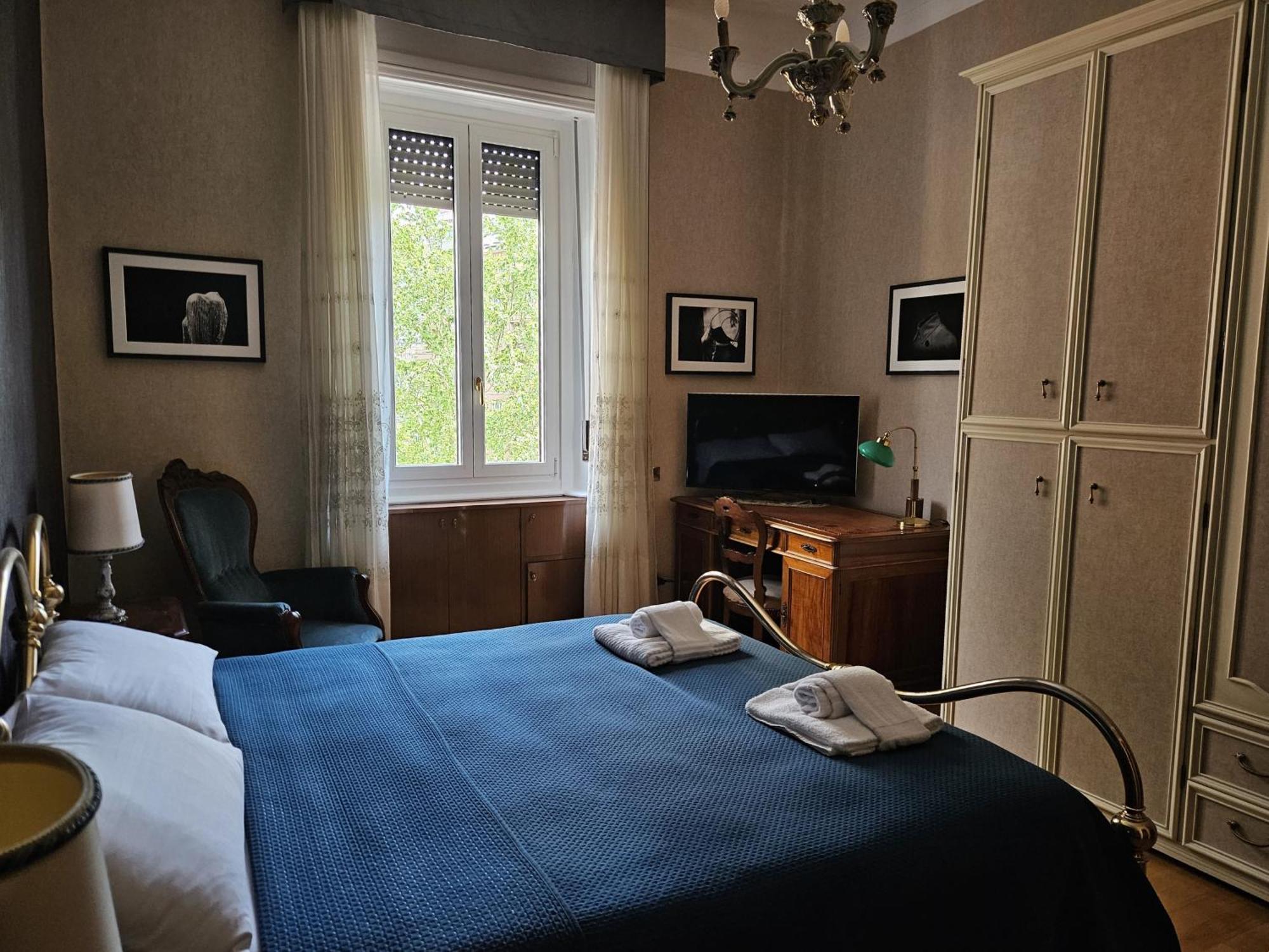 Homegallery - Elegante Appartamento Milanese Eksteriør billede